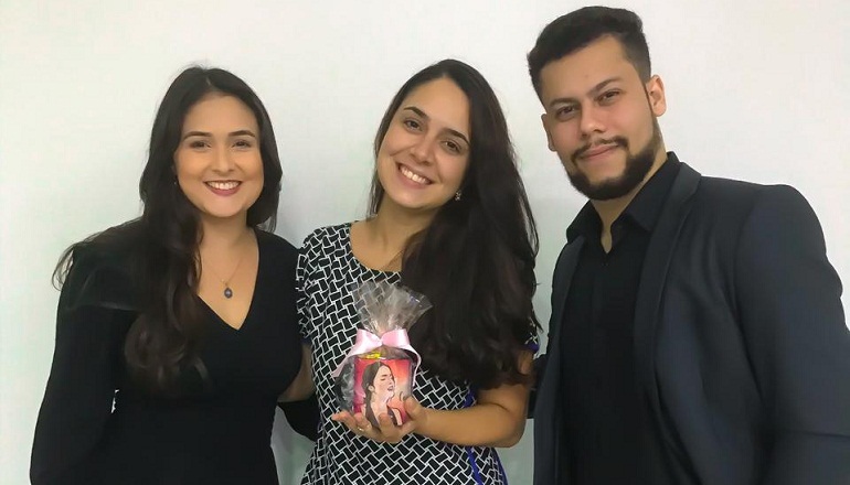 Presente para professora Carolina Andrade  da Caricanecas 