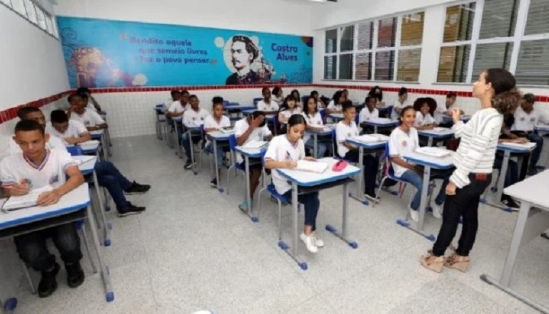 Quase metade dos alunos brasileiros não termina ensino fundamental na idade certa, aponta pesquisa