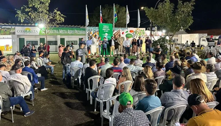 Abertura da 40ª Exposição Agropecuária de Teixeira de Freitas resgata tradições e homenageia ex-presidentes