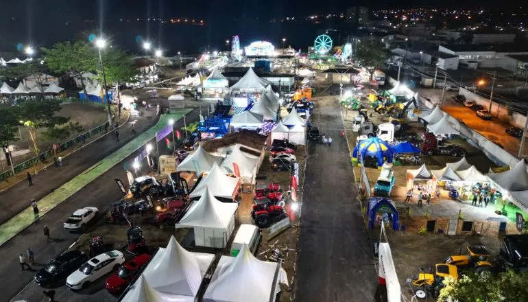 Abertura da 40ª Exposição Agropecuária de Teixeira de Freitas resgata tradições e homenageia ex-presidentes