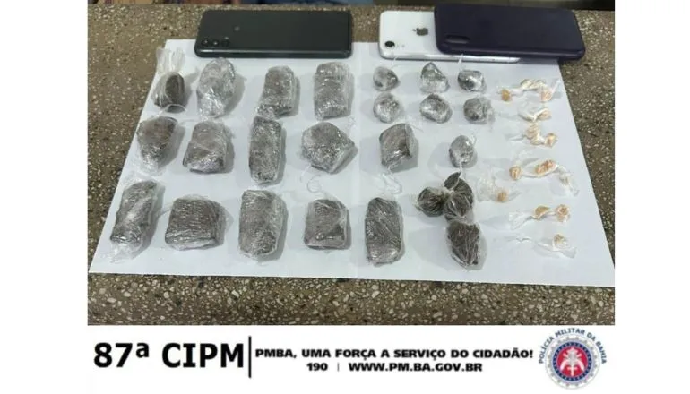 Polícia Militar prende dois suspeitos com drogas Teixeira de Freitas