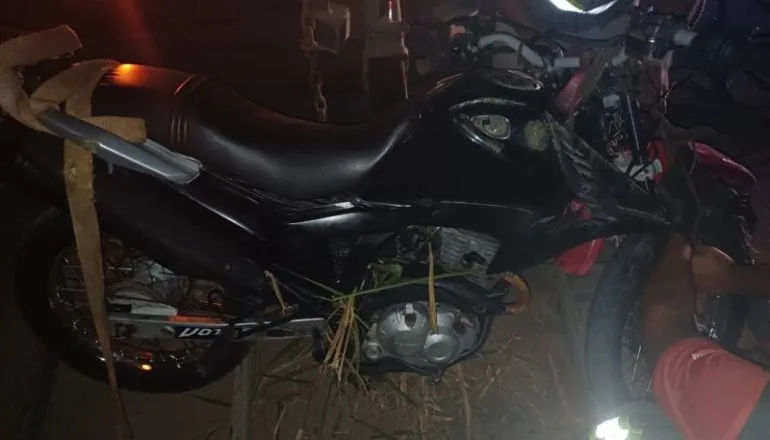 Grave: Acidente entre moto e bicicleta deixa três mortos em Teixeira de Freitas