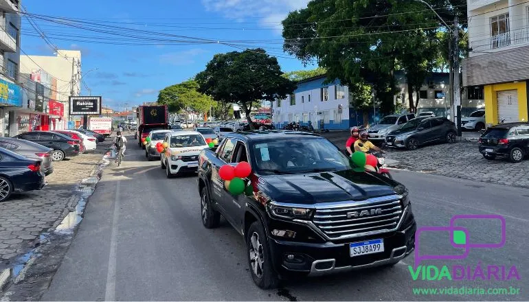 Com carreata foi lançada a Campanha Natal Fantástico 40 anos da CDL, 40 prêmios incluindo um Jeep Renegade