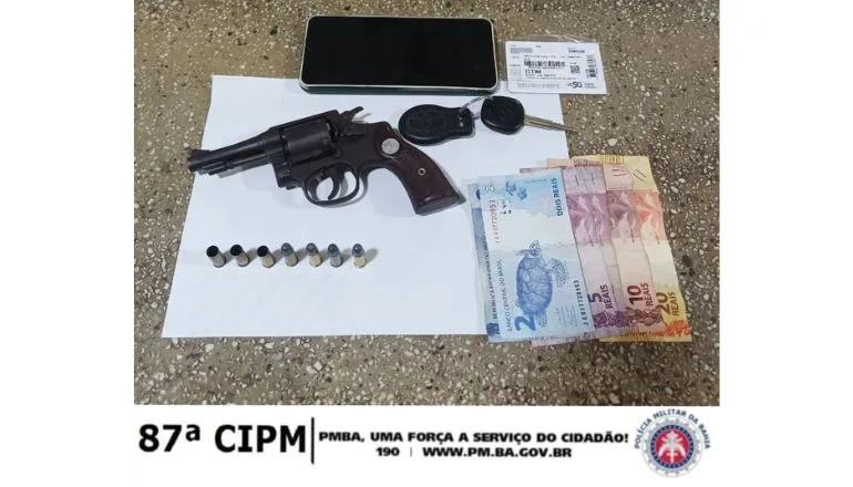 87ª CIPM prende em Teixeira de Freitas suspeito de tentativa de homicídio em Vereda; um revólver com munições foi apreendido