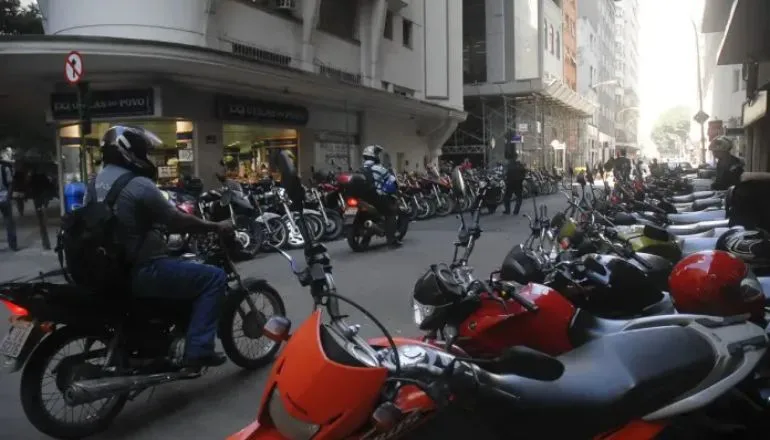 Número de motociclistas no Brasil cresceu demais em 10 anos: entenda