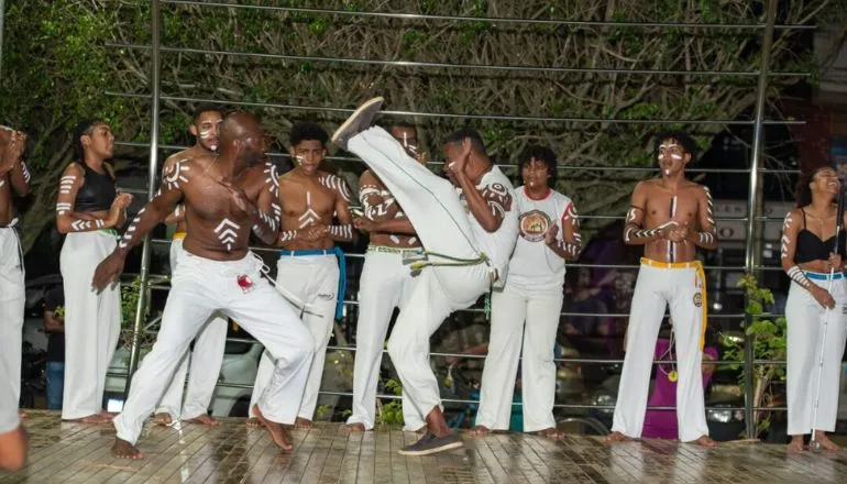 Praça Hilton Chicon se tornou palco para a arte teixeirense durante a Semana Cultural