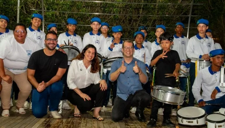 Praça Hilton Chicon se tornou palco para a arte teixeirense durante a Semana Cultural