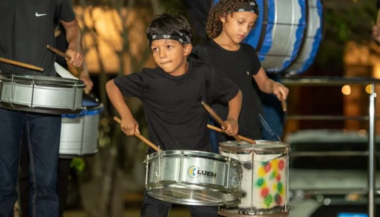 Praça Hilton Chicon se tornou palco para a arte teixeirense durante a Semana Cultural