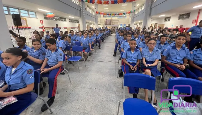 Colégio Militar Anísio Teixeira realiza formatura do PROERD com premiações