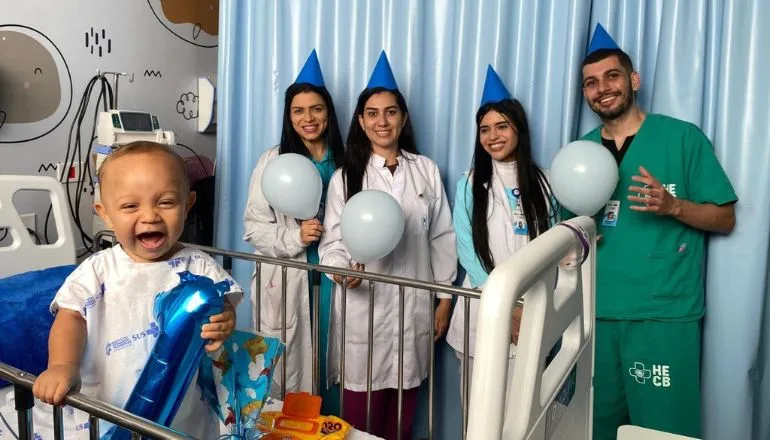 Hospital Estadual Costa das Baleias surpreende crianças internadas com festas de aniversário