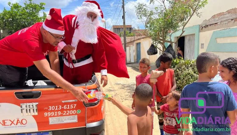 Conexão BA faz entrega de presentes para várias crianças em diversos bairros de Teixeira