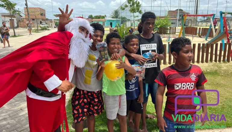 Conexão BA faz entrega de presentes para várias crianças em diversos bairros de Teixeira