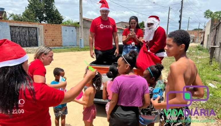 Conexão BA faz entrega de presentes para várias crianças em diversos bairros de Teixeira