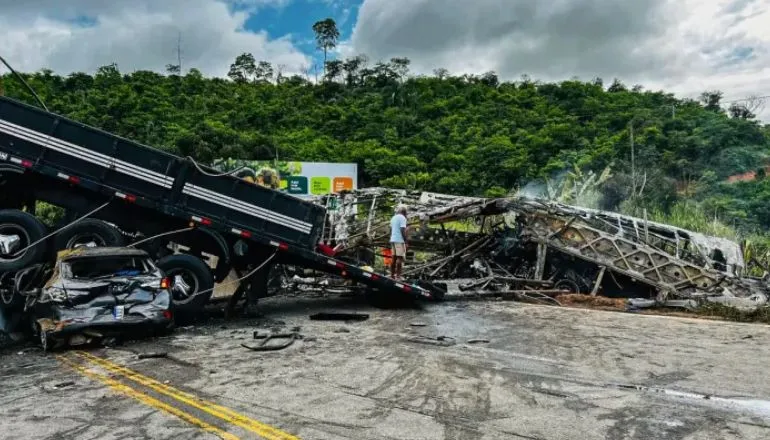 Governo da Bahia decreta luto oficial de 2 dias pelas mortes ocorridas em acidente na BR-116