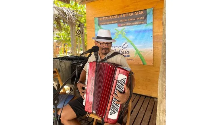 Show de Wagner Rosa Encanta Corumbau e Celebra a Cultura Nordestina