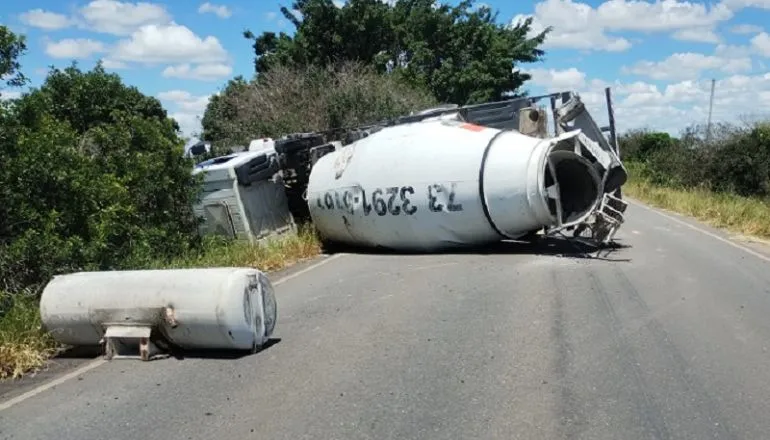 Motorista sofre acidente na BA-290 e é socorrido em estado grave ao HECB