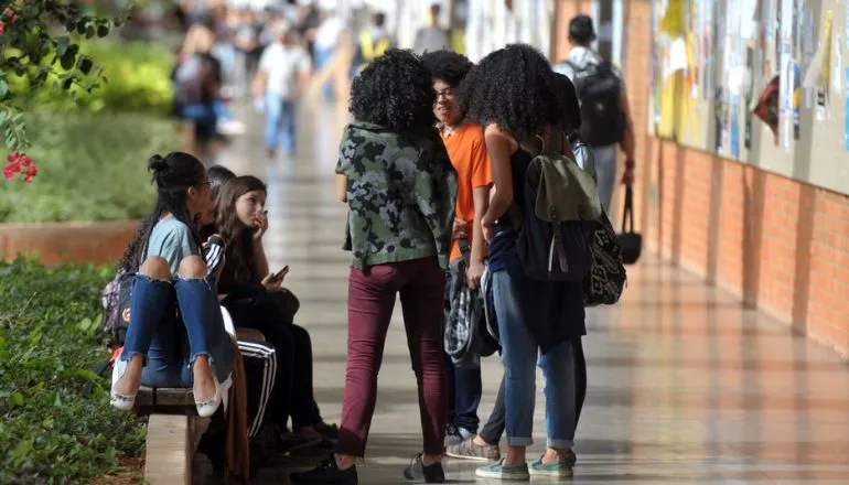 Programa que oferta bolsas de estudo a negros tem inscrição prorrogada