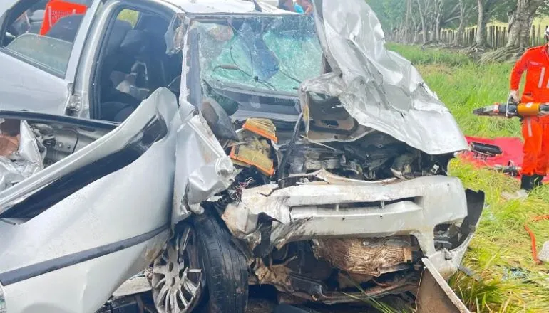 Grave acidente na BA-290 deixa três mortos e três feridos em colisão frontal em Teixeira de Freitas