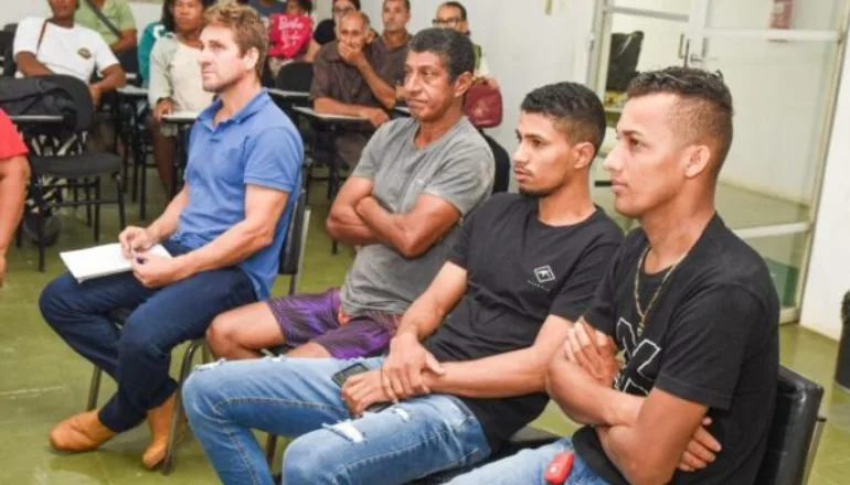 Prefeitura de Teixeira de Freitas realizou reunião com feirantes para ouvir demandas e buscar melhorias nas feiras livres