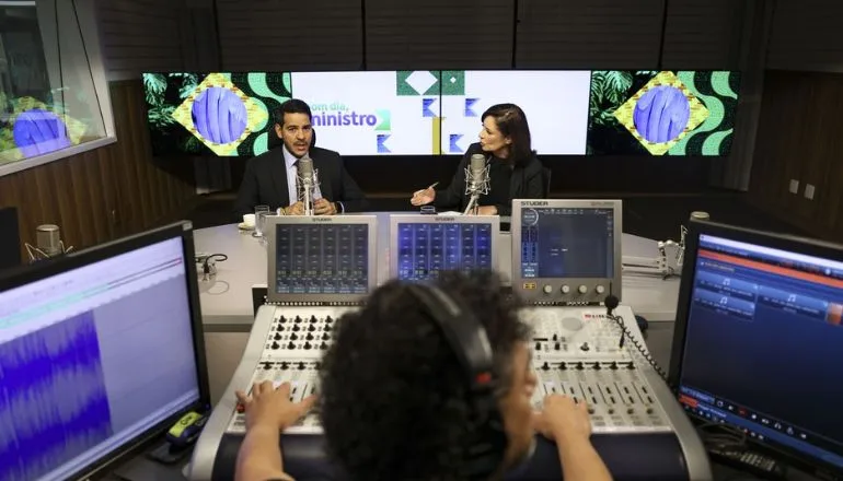 Governo avalia se mantém descontos do INSS por entidades