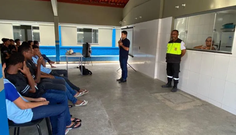Maio Amarelo mobiliza escolas de Itamaraju por um trânsito mais seguro