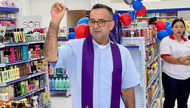 Drogaria Popular comemora cinco anos com nova sede, bênção especial e dia de festa no Colina Verde
