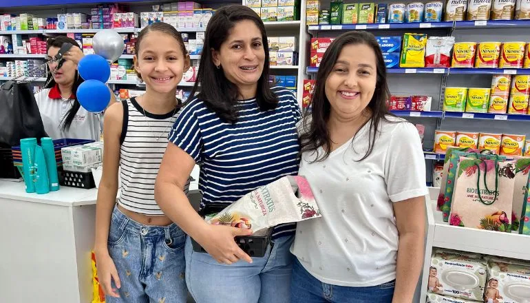 Drogaria Popular comemora cinco anos com nova sede, bênção especial e dia de festa no Colina Verde
