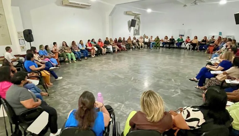 Prefeitura de Teixeira de Freitas realiza Escuta Estratégica com gestores escolares da rede municipal