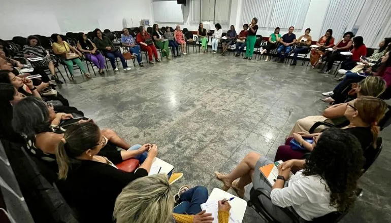 Prefeitura de Teixeira de Freitas realiza Escuta Estratégica com gestores escolares da rede municipal