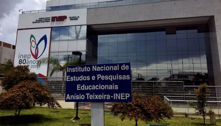 MEC paga até R$ 864 por dia a certificador do Enem e da PND