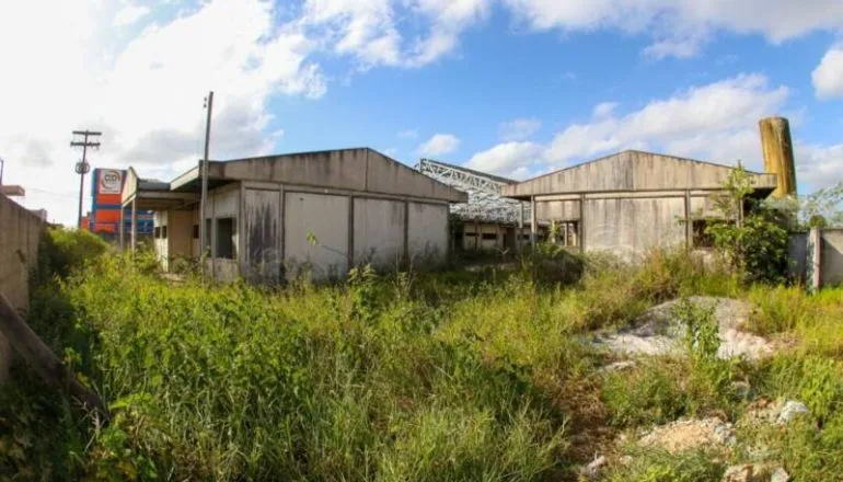 DR. MARCELO RESOLVE IMPASSE E VAI RECONSTRUIR CRECHE ABANDONADA HÁ MAIS DE UMA DÉCADA