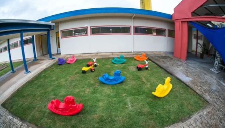 DR. MARCELO RESOLVE IMPASSE E VAI RECONSTRUIR CRECHE ABANDONADA HÁ MAIS DE UMA DÉCADA