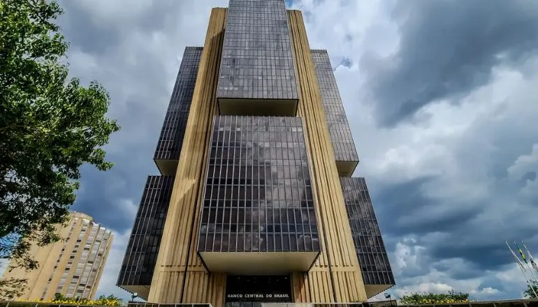 Copom eleva juros básicos da economia para 15% ao ano