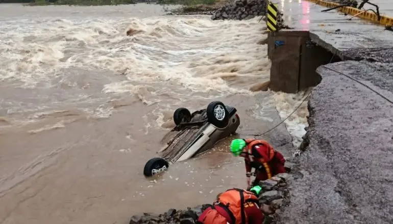 Chuvas obrigam quase 8 mil pessoas a deixarem suas casas no RS