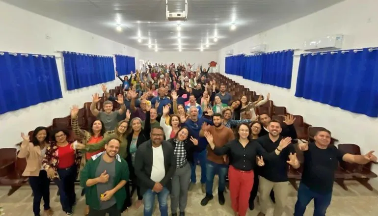 Processo seletivo para diretores e vice-diretores da Rede Municipal encerra na terça (24); saiba como se inscrever