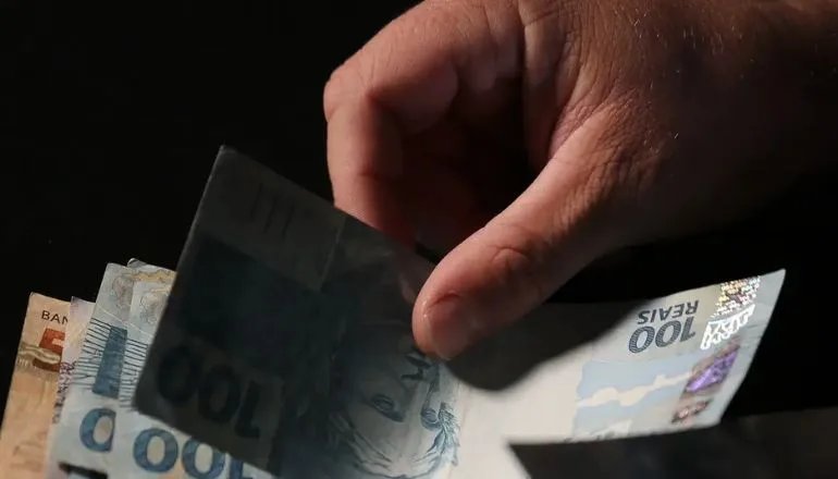 Mercado prevê inflação de 5,24% e PIB de 2,21 em 2025