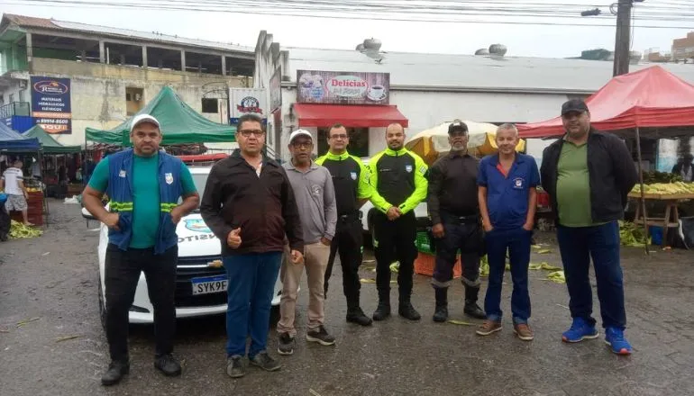 Prefeitura realiza ação integrada no Mercado Caravelas para garantir segurança viária e ordenamento urbano