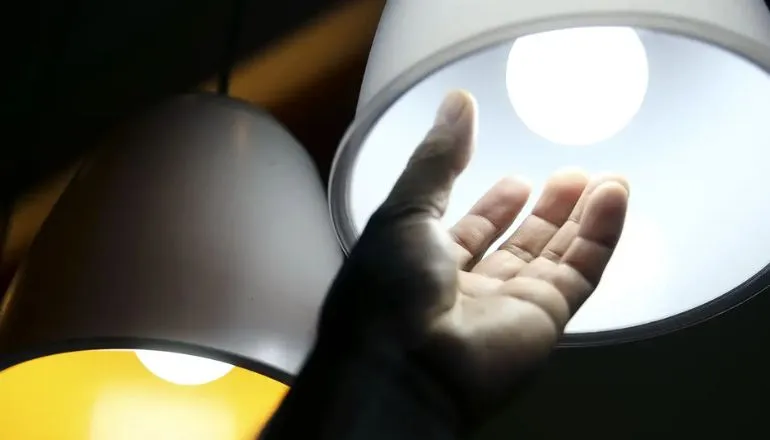 Contas de luz permanecem com bandeira tarifária vermelha em julho 