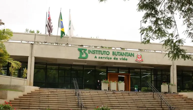 Butantan se prepara para testar vacina contra gripe aviária em humanos