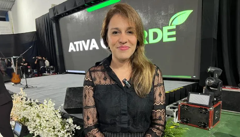 Fórum de Negócios reúne mais de 1.400 pessoas em Teixeira de Freitas com Camila Farani e Bruno Romano