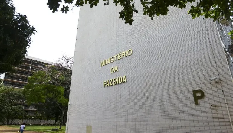 Ministério da Fazenda aumenta para 2,5% estimativa do PIB em 2025