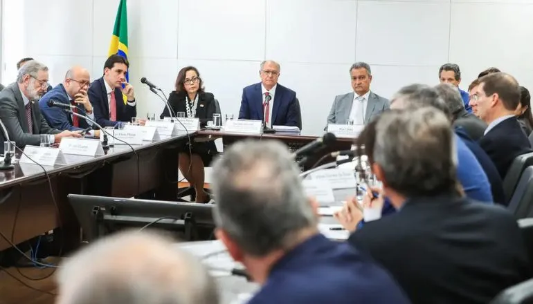 Governo busca negociação com EUA e pede apoio de empresários