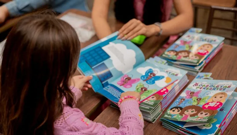 Da clínica ao encantamento: Valéria Ferreira lança seu primeiro livro no Shopping PátioMix pela Editora Asinha