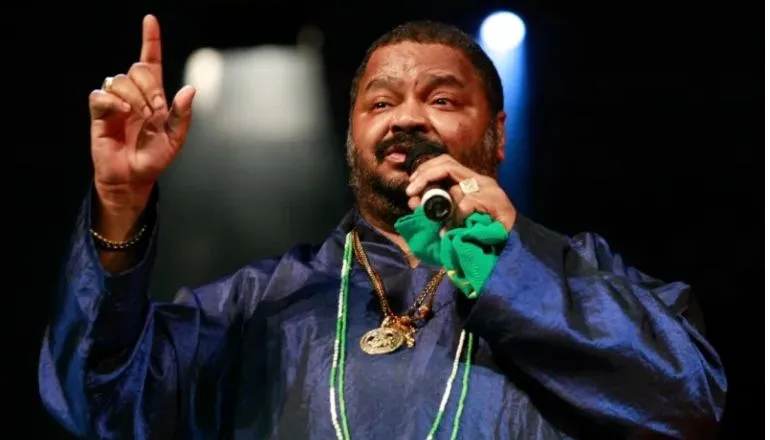 Morre o sambista Arlindo Cruz aos 66 anos