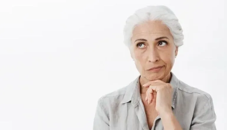 Névoa mental’ na menopausa: ginecologista explica sintomas que afetam memória e foco
