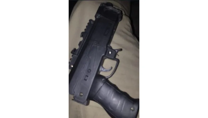 Polícia Militar apreende drogas e um simulacro de arma de fogo em Teixeira de Freitas; um suspeito foi preso