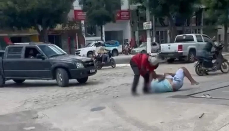Empresário é esfaqueado durante assalto em Teixeira de Freitas; suspeito é preso em flagrante