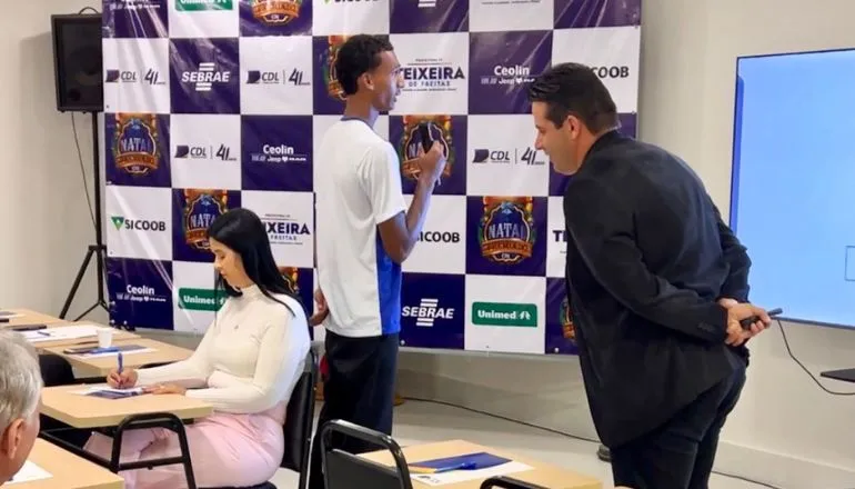 Palestra “Comunicação: A Conexão que Vende” motiva comerciantes de Teixeira de Freitas para a campanha Natal Premiado