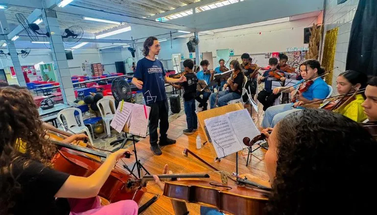 Concerto “Orquestrando o Cinema” celebra o nascimento dos novos núcleos musicais do Orquestrando Futuros no CEMAS Concerto “Orquestrando o Cinema” celebra o nascimento dos novos núcleos musicais do Orquestrando Futuros no CEMAS