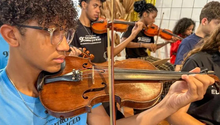 Concerto “Orquestrando o Cinema” celebra o nascimento dos novos núcleos musicais do Orquestrando Futuros no CEMAS Concerto “Orquestrando o Cinema” celebra o nascimento dos novos núcleos musicais do Orquestrando Futuros no CEMAS